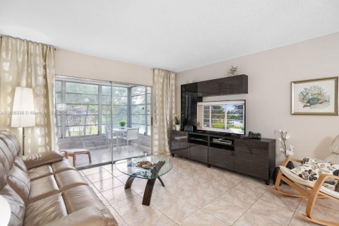 Condominio en venta en Lauderdale Lakes, Florida, 2 dormitorios, 87.7 m2 № 1979344 - foto 7