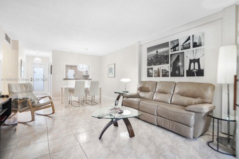 Condominio en venta en Lauderdale Lakes, Florida, 2 dormitorios, 87.7 m2 № 1979344 - foto 9