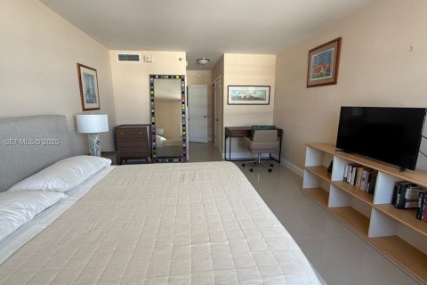 Condo in Miami Beach, Florida, 1 bedroom № 2076806 - photo 10