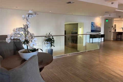 Condo in Miami Beach, Florida, 1 bedroom № 2076806 - photo 26