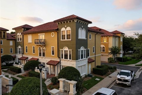 Touwnhouse à vendre à Lake Mary, Floride: 4 chambres, 198.07 m2 № 1899433 - photo 1