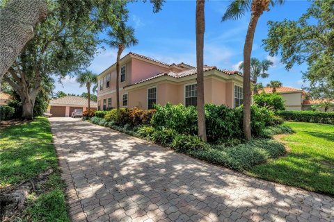 Villa ou maison à vendre à Saint Petersburg, Floride: 6 chambres, 570.42 m2 № 2130373 - photo 2