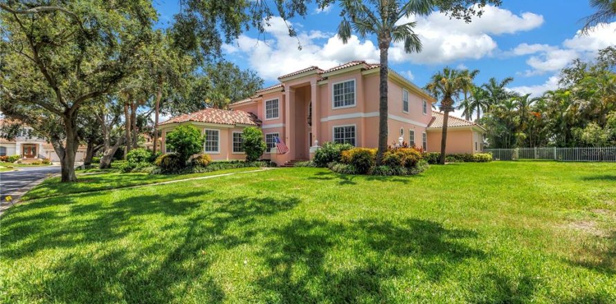 Villa ou maison à Saint Petersburg, Floride 6 chambres, 570.42 m2 № 2130373