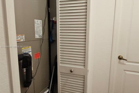 Copropriété à louer à Miami, Floride: 2 chambres, 112.04 m2 № 2063540 - photo 10