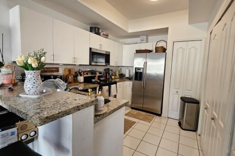 Copropriété à louer à Miami, Floride: 2 chambres, 112.04 m2 № 2063540 - photo 3