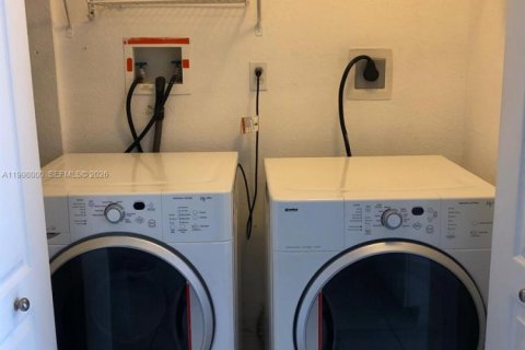 Copropriété à louer à Miami, Floride: 2 chambres, 112.04 m2 № 2063540 - photo 5