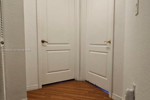 Copropriété à louer à Miami, Floride: 2 chambres, 112.04 m2 № 2063540 - photo 8