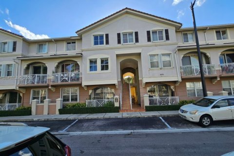 Copropriété à louer à Miami, Floride: 2 chambres, 112.04 m2 № 2063540 - photo 2