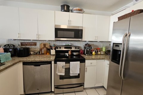 Copropriété à louer à Miami, Floride: 2 chambres, 112.04 m2 № 2063540 - photo 4