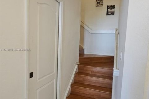 Copropriété à louer à Miami, Floride: 2 chambres, 112.04 m2 № 2063540 - photo 6