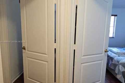 Copropriété à louer à Miami, Floride: 2 chambres, 112.04 m2 № 2063540 - photo 9