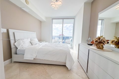 Снять в аренду квартиру в Халландейл-Бич, Флорида 3 спальни, 145.95м2, № 1948332 - фото 24