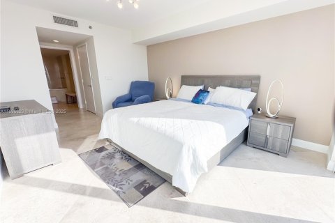 Снять в аренду квартиру в Халландейл-Бич, Флорида 3 спальни, 145.95м2, № 1948332 - фото 18