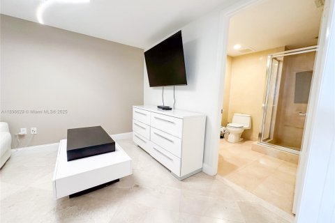 Снять в аренду квартиру в Халландейл-Бич, Флорида 3 спальни, 145.95м2, № 1948332 - фото 28