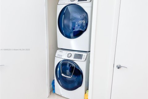 Снять в аренду квартиру в Халландейл-Бич, Флорида 3 спальни, 145.95м2, № 1948332 - фото 29