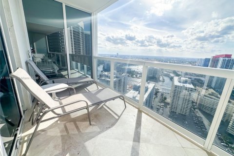 Снять в аренду квартиру в Халландейл-Бич, Флорида 3 спальни, 145.95м2, № 1948332 - фото 12