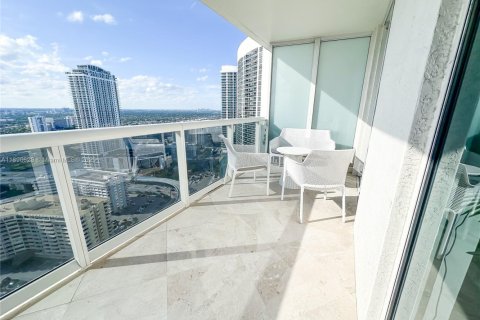 Снять в аренду квартиру в Халландейл-Бич, Флорида 3 спальни, 145.95м2, № 1948332 - фото 11