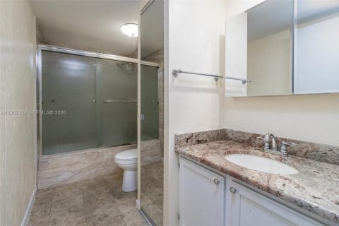 Villa ou maison à vendre à Cooper City, Floride: 2 chambres, 117.43 m2 № 2017429 - photo 21
