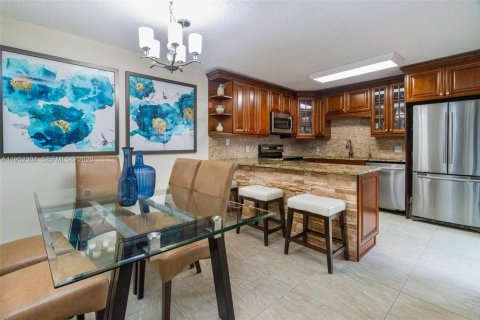 Villa ou maison à vendre à Cooper City, Floride: 2 chambres, 117.43 m2 № 2017429 - photo 5