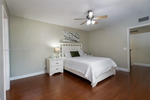 Villa ou maison à vendre à Cooper City, Floride: 2 chambres, 117.43 m2 № 2017429 - photo 13