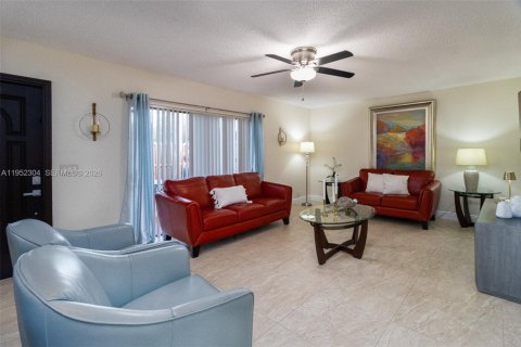 Villa ou maison à vendre à Cooper City, Floride: 2 chambres, 117.43 m2 № 2017429 - photo 9