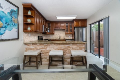 Villa ou maison à vendre à Cooper City, Floride: 2 chambres, 117.43 m2 № 2017429 - photo 11
