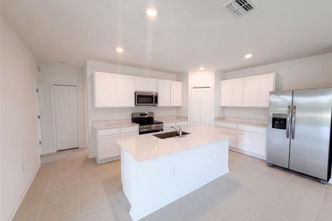 Villa ou maison à vendre à Davenport, Floride: 6 chambres, 228.82 m2 № 2306522 - photo 2