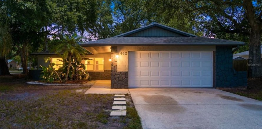 House in Oldsmar, Florida 3 bedrooms, 110.55 sq.m. № 2126104