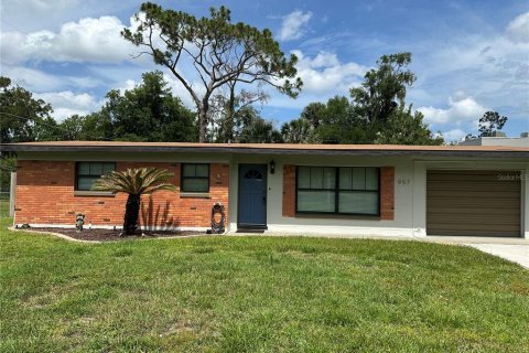 Снять в аренду виллу или дом в Винтер-Парк, Флорида 3 спальни, 107.02м2, № 1785582 - фото 1