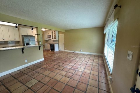 Снять в аренду виллу или дом в Винтер-Парк, Флорида 3 спальни, 107.02м2, № 1785582 - фото 8