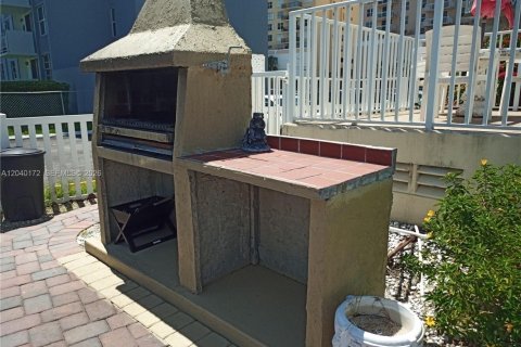 Condominio en alquiler en Hallandale Beach, Florida, 1 dormitorio, 67.82 m2 № 2086432 - foto 16
