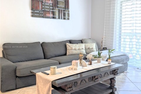 Condominio en alquiler en Hallandale Beach, Florida, 1 dormitorio, 67.82 m2 № 2086432 - foto 5