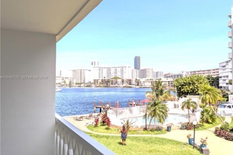 Condominio en alquiler en Hallandale Beach, Florida, 1 dormitorio, 67.82 m2 № 2086432 - foto 19