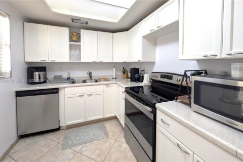 Condominio en alquiler en Hallandale Beach, Florida, 1 dormitorio, 67.82 m2 № 2086432 - foto 12