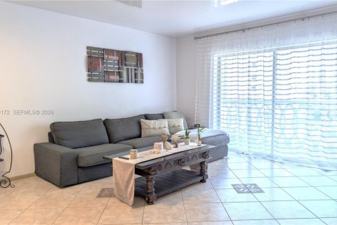 Condominio en alquiler en Hallandale Beach, Florida, 1 dormitorio, 67.82 m2 № 2086432 - foto 6