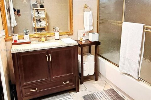 Condominio en alquiler en Hallandale Beach, Florida, 1 dormitorio, 67.82 m2 № 2086432 - foto 8