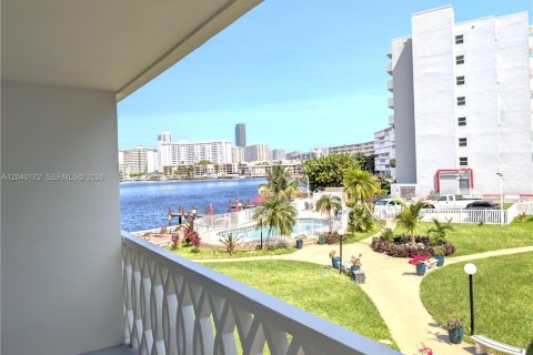 Condominio en Hallandale Beach, Florida, 1 dormitorio  № 2086432