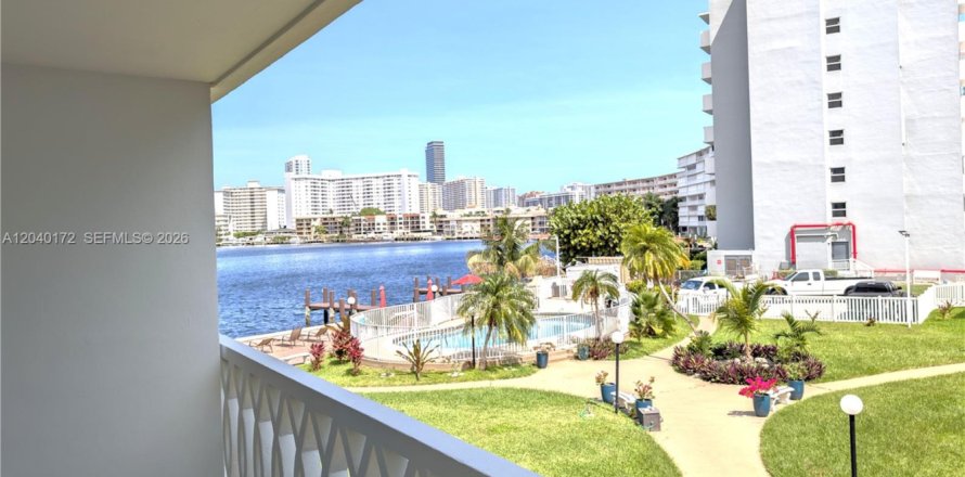 Condominio en Hallandale Beach, Florida, 1 dormitorio  № 2086432