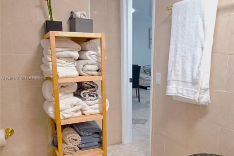 Condominio en alquiler en Hallandale Beach, Florida, 1 dormitorio, 67.82 m2 № 2086432 - foto 11