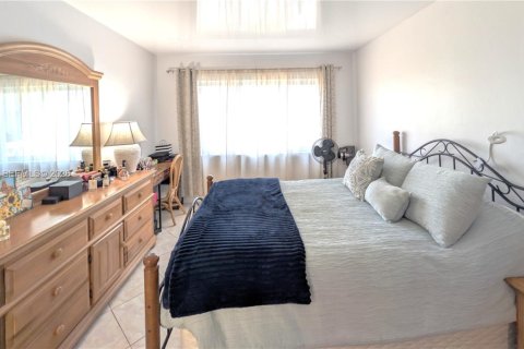 Condominio en alquiler en Hallandale Beach, Florida, 1 dormitorio, 67.82 m2 № 2086432 - foto 3
