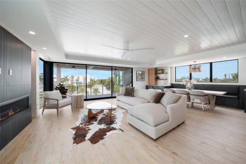 House in Sarasota, Florida 5 bedrooms, 389.35 sq.m. № 2226024 - photo 14