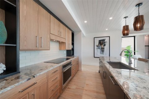 House in Sarasota, Florida 5 bedrooms, 389.35 sq.m. № 2226024 - photo 23