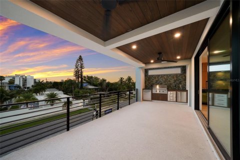 House in Sarasota, Florida 5 bedrooms, 389.35 sq.m. № 2226024 - photo 27