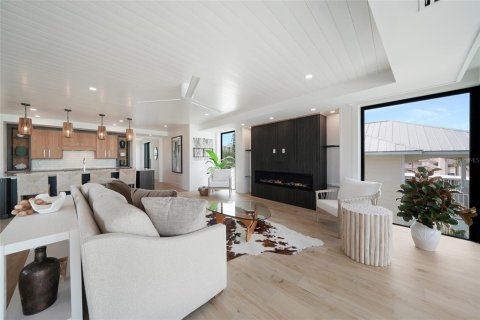 House in Sarasota, Florida 5 bedrooms, 389.35 sq.m. № 2226024 - photo 19