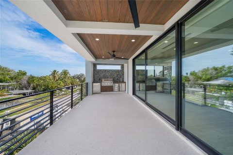 House in Sarasota, Florida 5 bedrooms, 389.35 sq.m. № 2226024 - photo 26