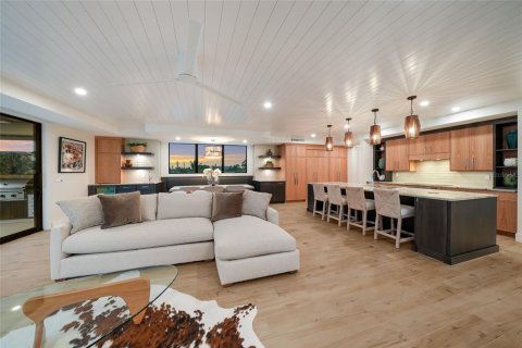 House in Sarasota, Florida 5 bedrooms, 389.35 sq.m. № 2226024 - photo 16