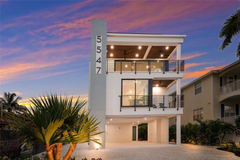 House in Sarasota, Florida 5 bedrooms, 389.35 sq.m. № 2226024 - photo 3