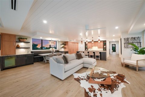 House in Sarasota, Florida 5 bedrooms, 389.35 sq.m. № 2226024 - photo 18