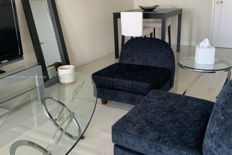 Condo in Miami, Florida, 1 bedroom  № 1953554 - photo 6