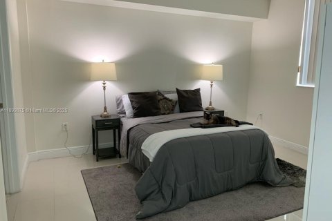 Condo in Miami, Florida, 1 bedroom  № 1953554 - photo 4